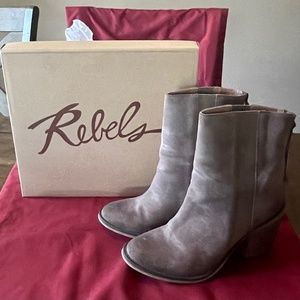 Suede boots, size 7.5 US